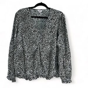 Candie's size XL Black & White Leopard Print V-Neck Top